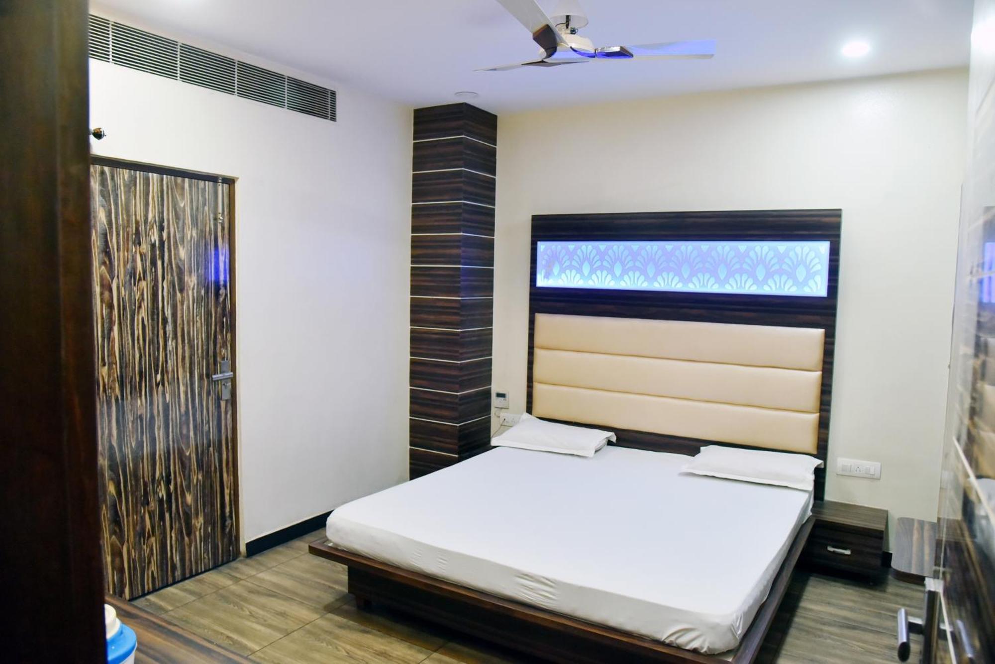 Hotel Midtown & Restaurant Jhunjhunu Exterior foto